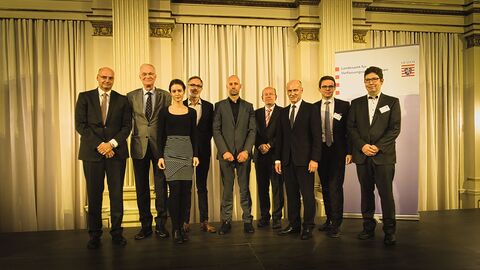 Am Rande des Herbstgesprächs ließen sich die Podiumsgäste zusammen mit den LfV-Behördenleitern und Vertretern der Öffentlichkeitsarbeit fotografieren.