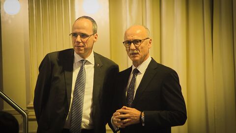 Innenminister Peter Beuth und LfV-Präsident Robert Schäfer kurz vor Beginn der Veranstaltung.