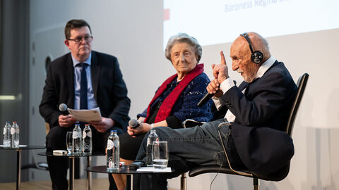 Die Zeitzeugen Baronin Regina Sluszny und Dr. Simon Gronowsky.