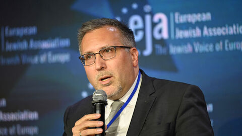 Der Präsident der HöMS Dr. Walter Seubert bei dem Panel "Identifying, Isolation and Prosecuting hate - Case study, Hessen".