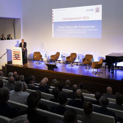 Hessens Innenminister Prof. Dr. Roman Poseck beim Herbstgespräch 2024 des LfV Hessen Hessens Innenminister Prof. Dr. Roman Poseck beim Herbstgespräch 2024 des LfV Hessen
